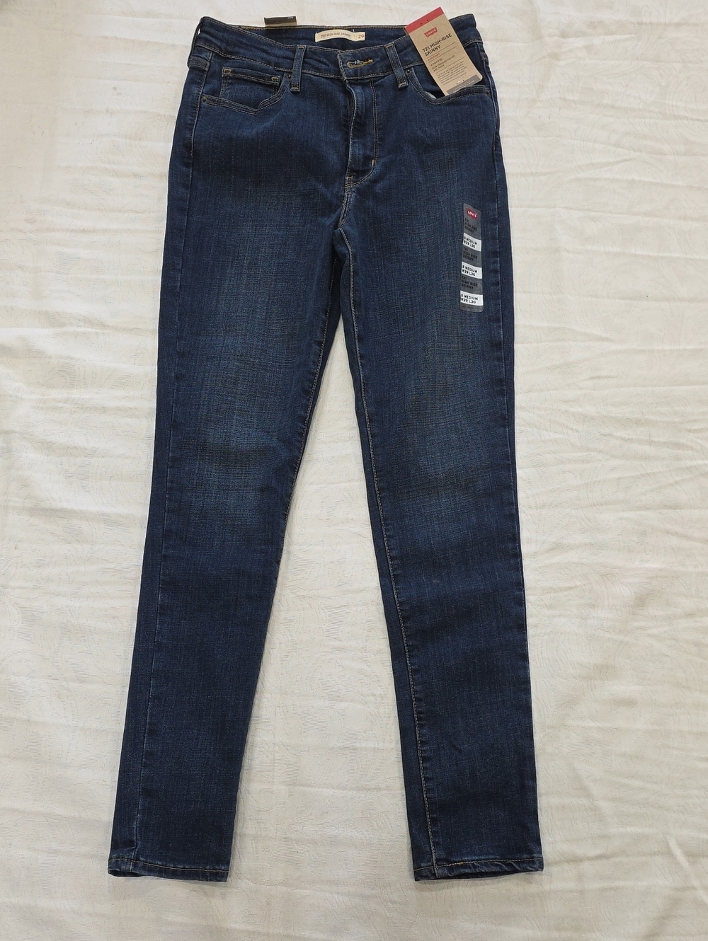 NWT Levi’s 721 High-Rise Skinny Jeans Dark Wash - Size 29 (8 Medium) L30